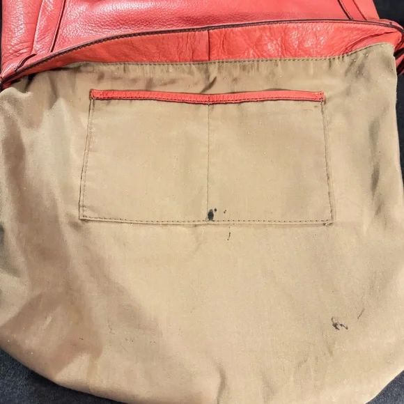 Vintage Etienne Aigner large coral Leather Shoulder Bag, snap closure - Picture 13 of 14